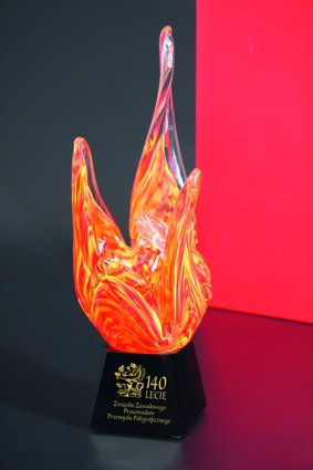 Trofeum szklane - ogień z grawerem + wypełnienie f